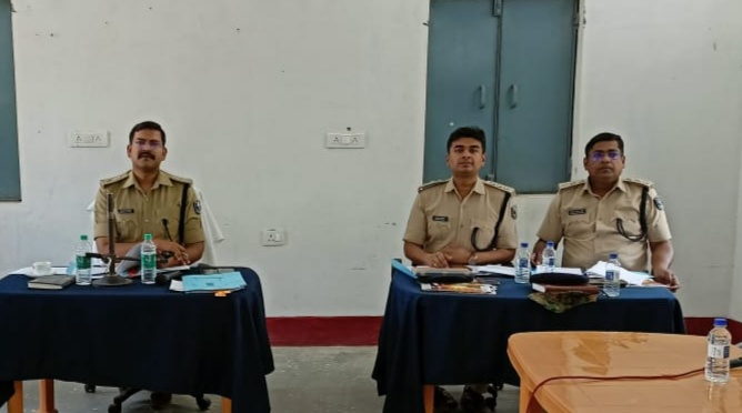 AURANGABAD / एसपी ने  पुलिस पदाधिकारियों के साथ कि बैठक , होली में हुड़दंग करने वालों पर कार्रवाई करने का दिया निर्देश