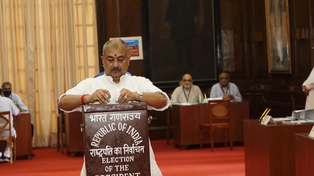 AURANGABAD : सांसद सुशील कुमार सिंह राष्ट्रपति पद के लिए द्रौपदी मुर्मू को किए वोट